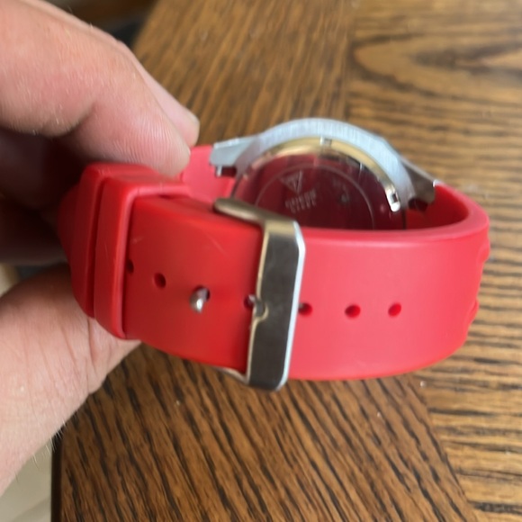 Mens Authentic Sport Guess, multifunction red silicone band. - Picture 4 of 5